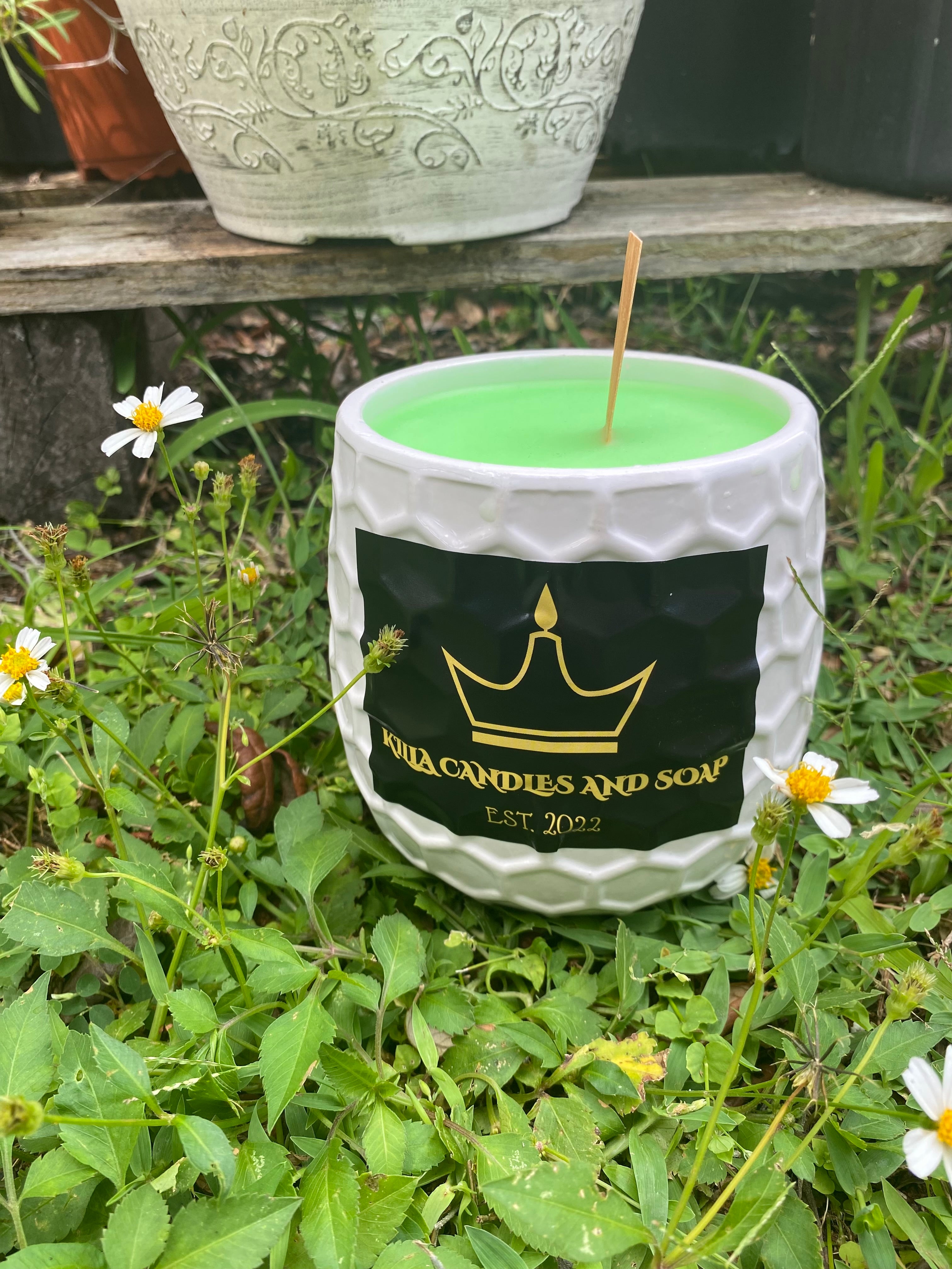 Handmade ﻿Large 35.85 oz Lime Green Colored Candle Scented with Garden Rain has Wooden Wick.