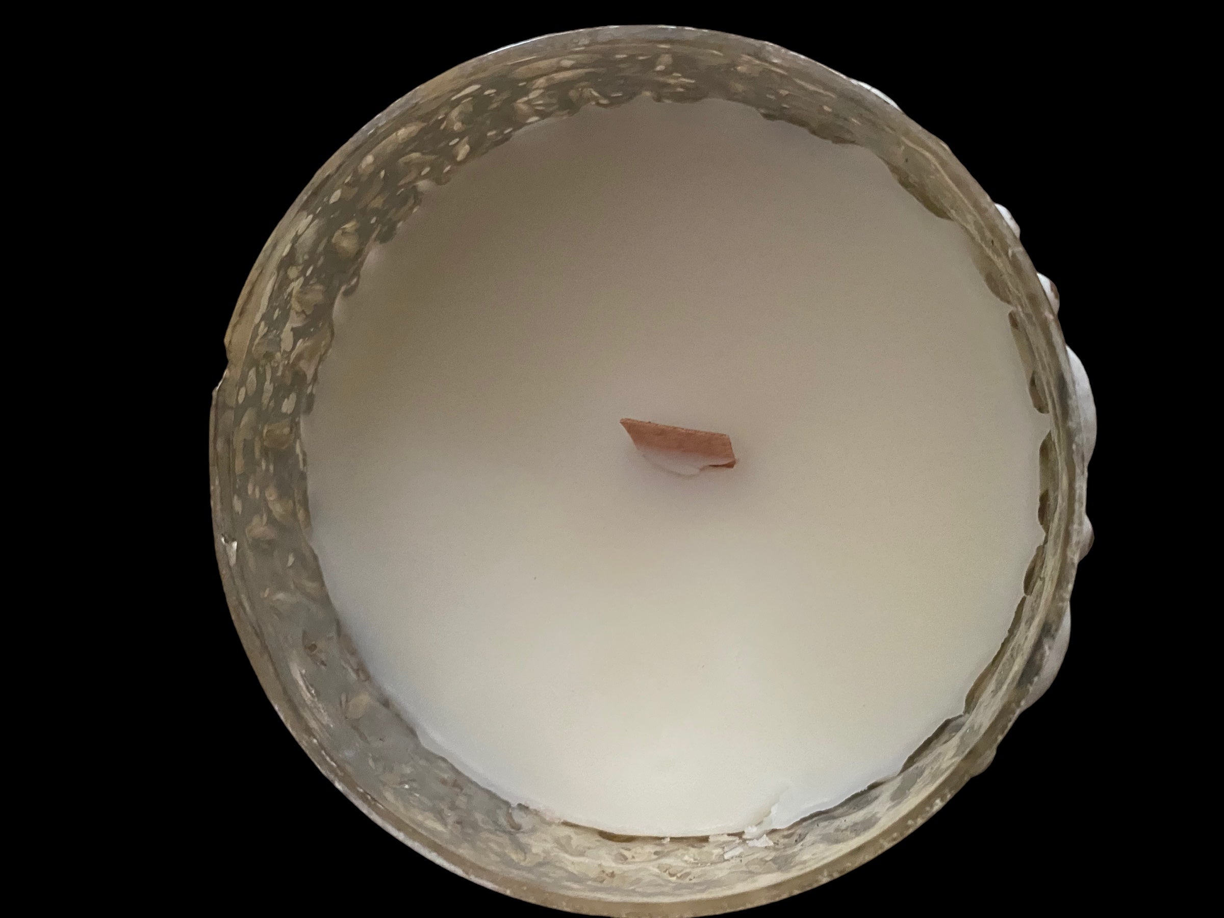 Candle has Invigorating scents of Lemon Baby Red Grapefruit Clementine Lime Blood Orange and Sweet Orange Tangerine Lavender Clove Spearmint Geranium Marjoram Essential Oils with Blends of Amber Hemp Seed Sandalwood Leather Green Mango Cedarwood Coconut and Woodsmoke Notes. Smells of Hemp and Canyon Woods with All-Natural Soy Wax with Wooden Wick for Natural Clean Burn.