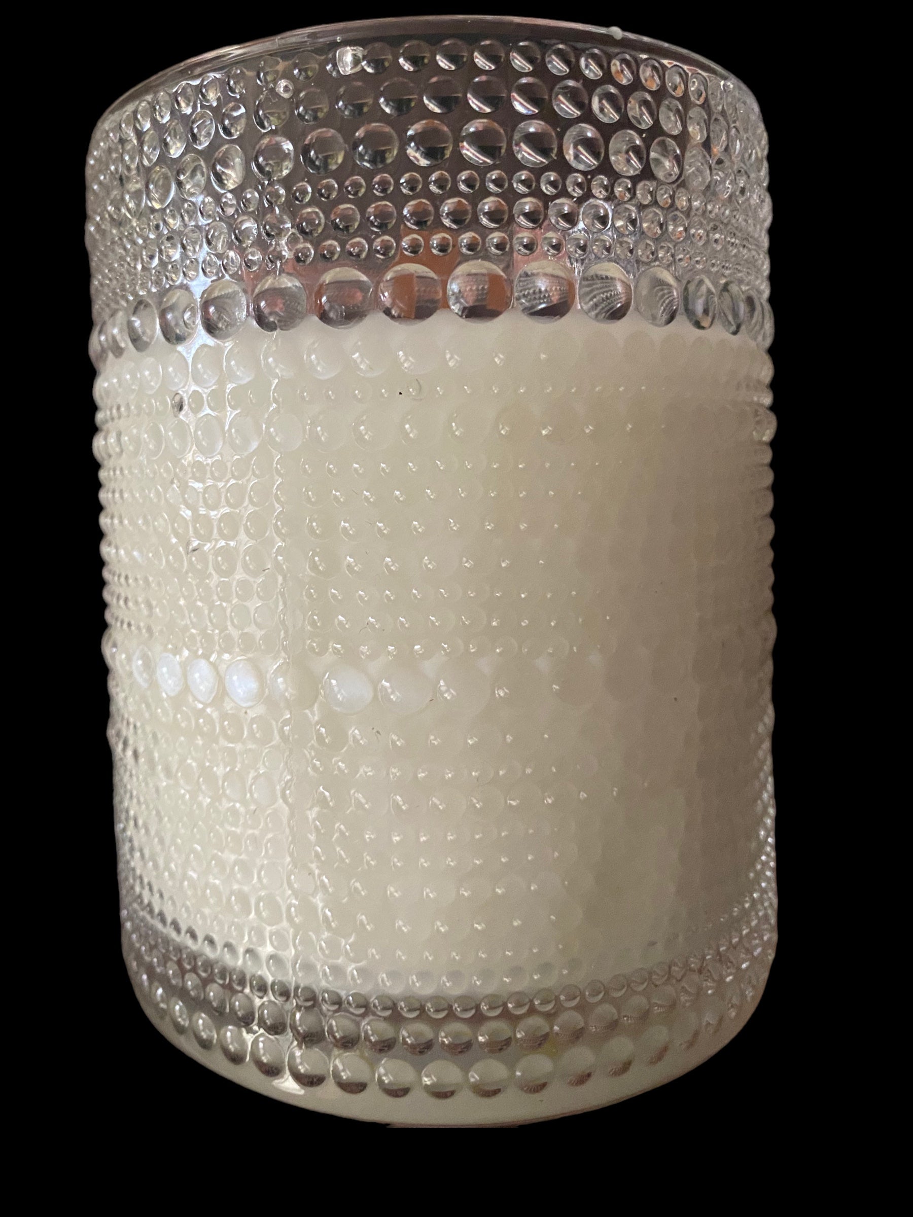 Candle has Invigorating scents of Lemon Baby Red Grapefruit Clementine Lime Blood Orange and Sweet Orange Tangerine Lavender Clove Spearmint Geranium Marjoram Essential Oils with Vanilla Fragrance has All-Natural Soy Wax with Wooden Wick for Natural Clean Burn.