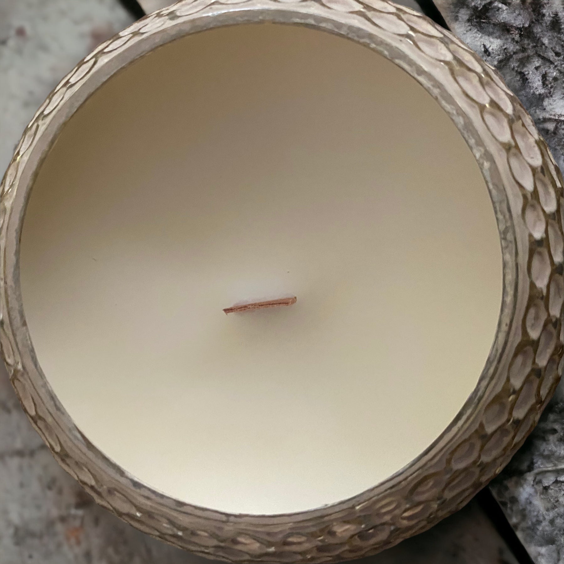 Candle has Invigorating scents of Lemon Baby Red Grapefruit Clementine Lime Blood Orange and Sweet Orange Tangerine Lavender Clove Spearmint Geranium Marjoram Essential Oils with Blends of Black Tea Scent Notes Nutmeg All Spice Ginger Pumpkin and Cassia for a Chai and Pumpkin and Chai Smell with All-Natural Soy Wax with Wooden Wick for Natural Clean Burn.